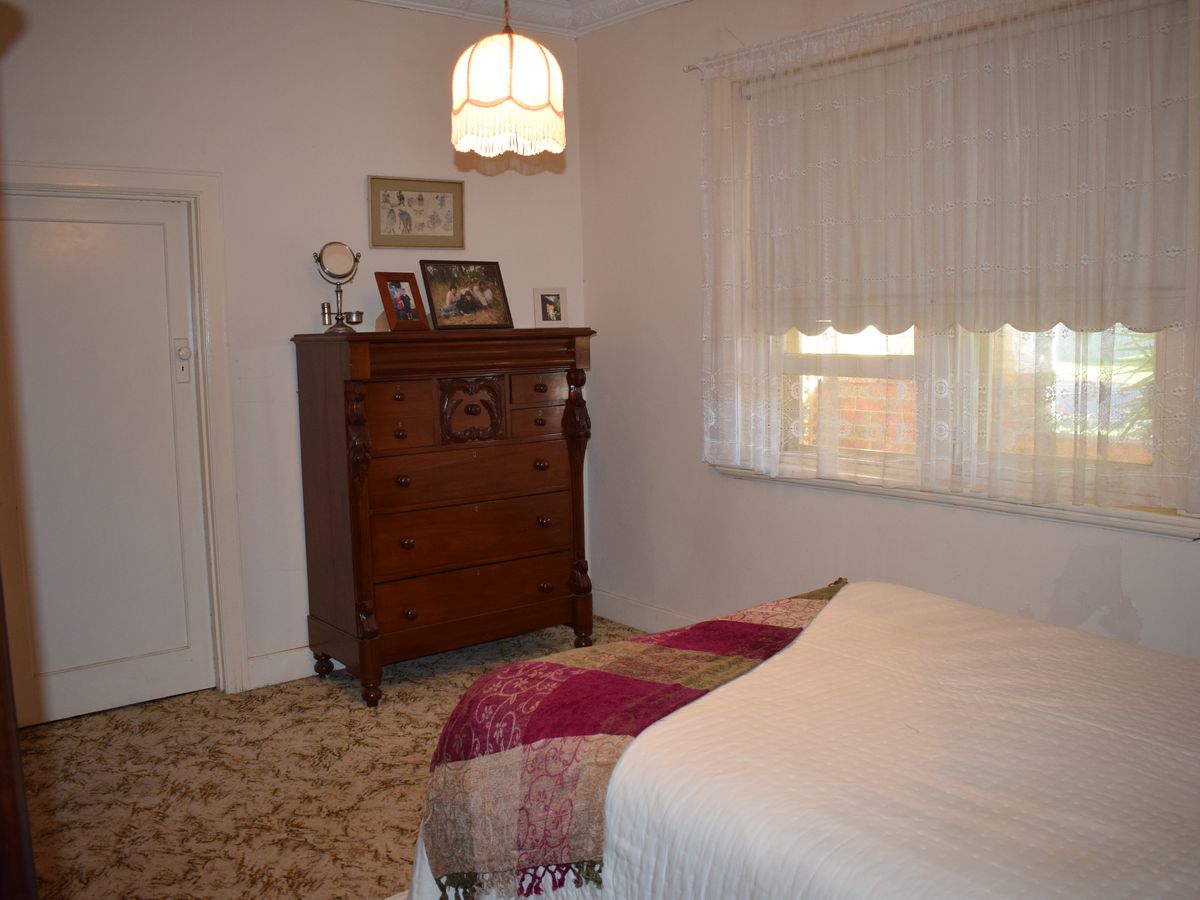 70 Grant Street North, Inglewood