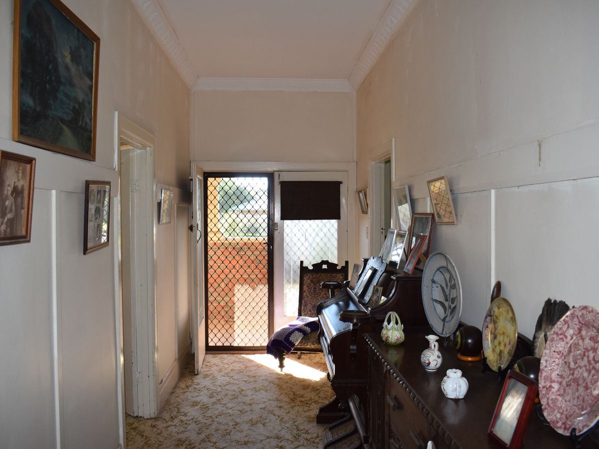 70 Grant Street North, Inglewood