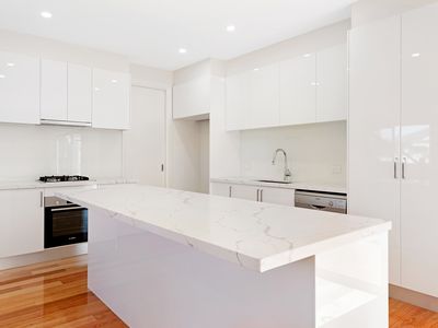 2 / 4 Moama Crescent, Pascoe Vale South