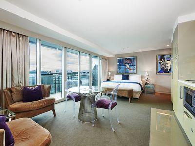 805 / 452 St Kilda Road, Melbourne