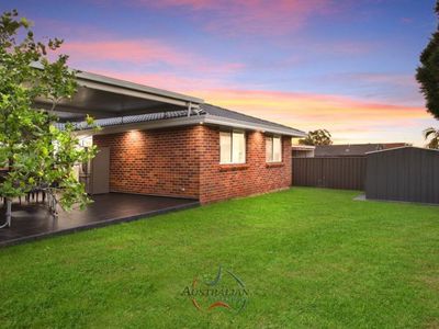 6 Kingfisher Way, St Clair