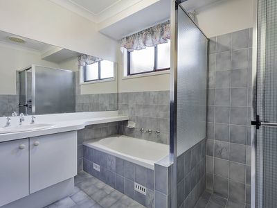 14 Pine Creek Circuit, St Clair