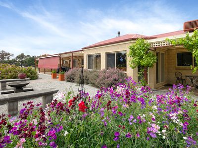 25 Billabong Drive, Monegeetta