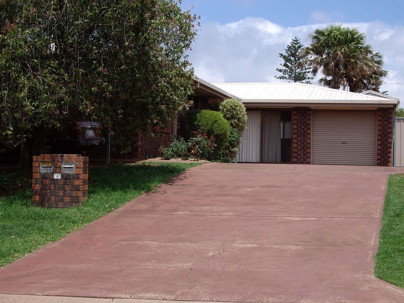 1 / 13 Yalumba Crescent, Wilsonton Heights