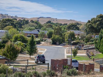 8 Muir Court, Romsey