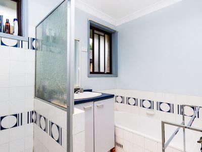 9 McCabe Close, St Clair