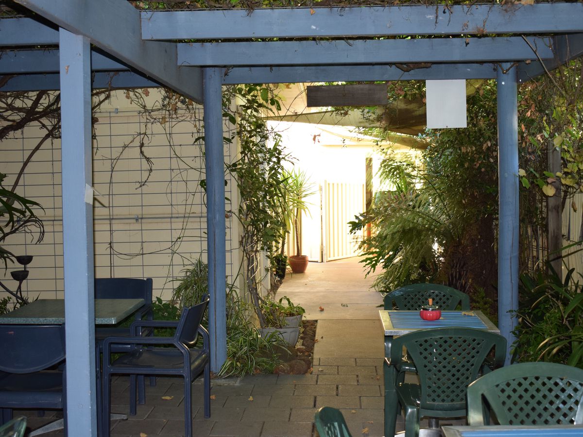 27 High Street, Charlton