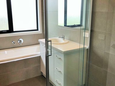 2 / 12 Curie Avenue, Oak Park