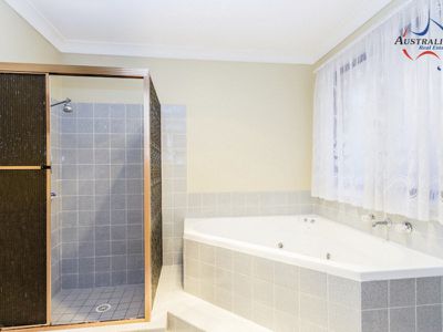 6 Nalong Street, St Clair