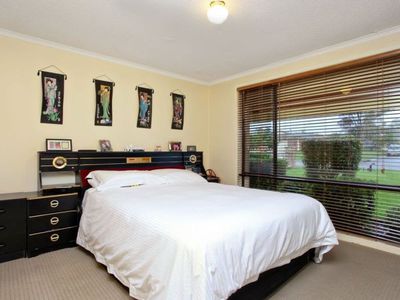 33 Dryberry Avenue, St Clair