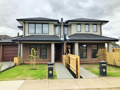 2 / 12 Curie Avenue, Oak Park