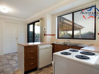 5 Kingfisher Way, St Clair