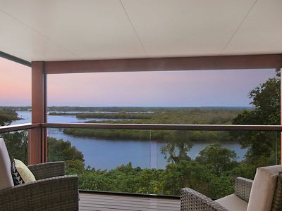 2 / 9 Fairway Drive, Banora Point