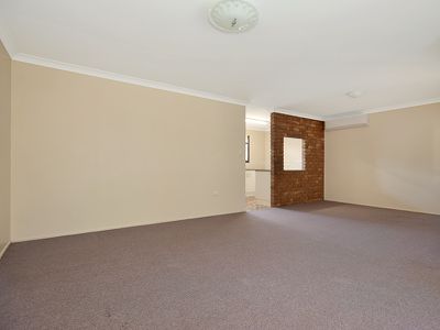 1 / 329 West Street, Harristown