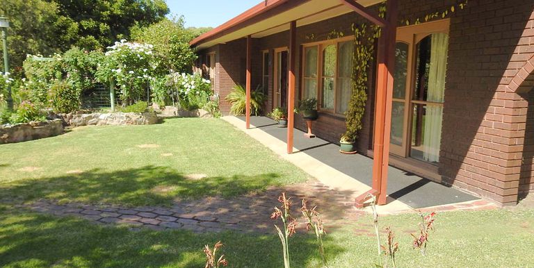 4 Hyacinth Street, Violet Town 4 Hyacinth Street, Violet Town