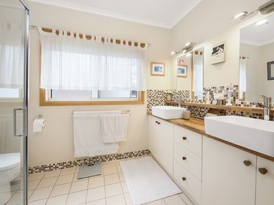 25 Billabong Drive, Monegeetta