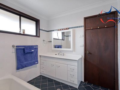 17 Benaud Court, St Clair