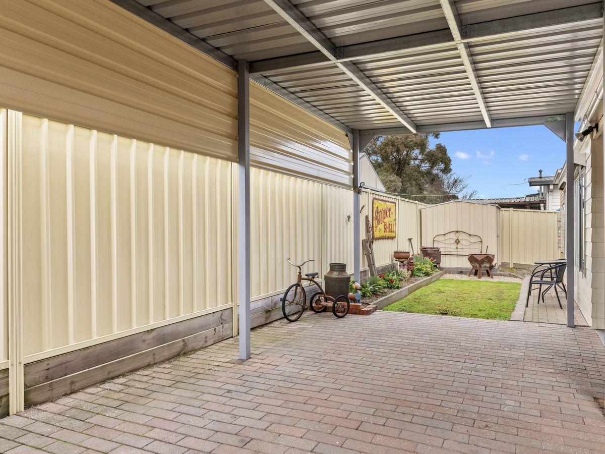 60 Specimen Hill Road, Golden Square