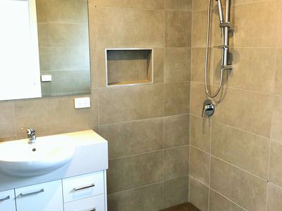 2 / 12 Curie Avenue, Oak Park