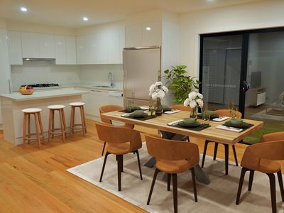 1 / 12 Curie Av, Oak Park