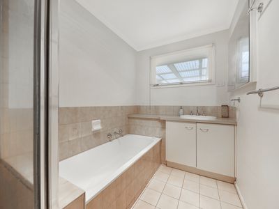 1 / 23  Reynolds Grove, Romsey