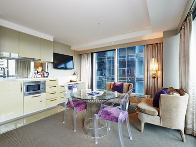 805 / 452 St Kilda Road, Melbourne