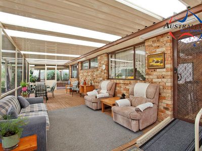 2 Glenrowan Way, St Clair