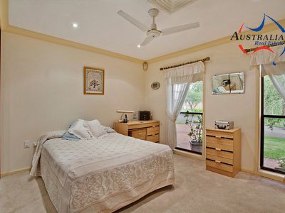 2 Glenrowan Way, St Clair