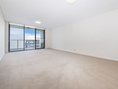 704 / 7 Stromboli Strait, Wentworth Point