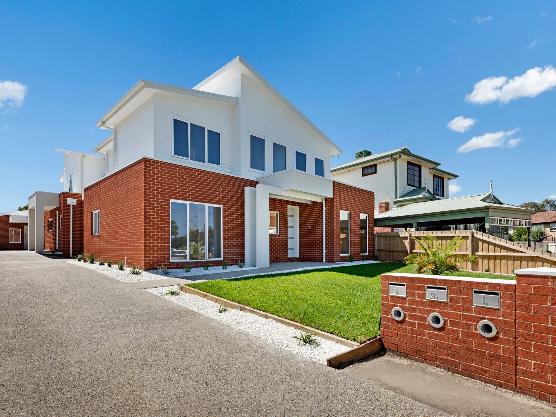 3 / 4 Moama Crescent, Pascoe Vale South