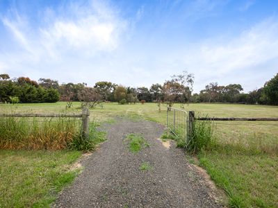 25 Billabong Drive, Monegeetta