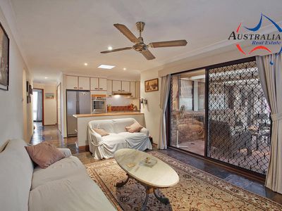 5 Seattle Close, St Clair