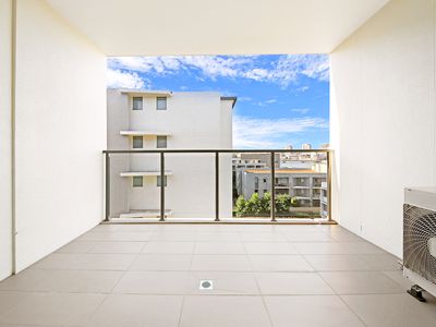 704 / 7 Stromboli Strait, Wentworth Point