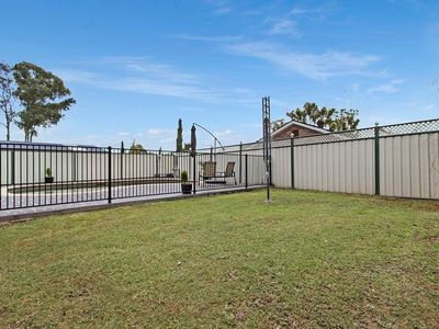 13 Hascombe Way, St Clair