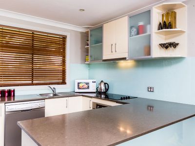 9 McCabe Close, St Clair