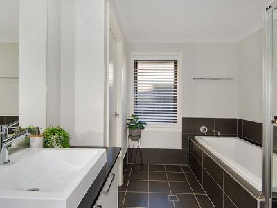 29 Guardian Way, Jordan Springs