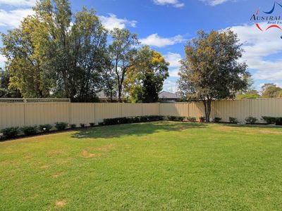 4 Coowarra Drive, St Clair