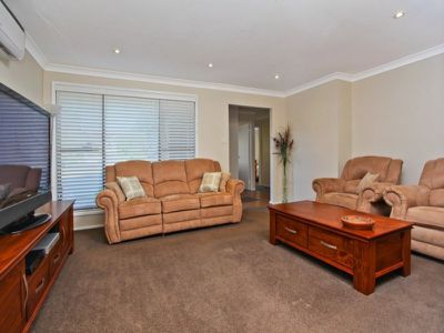 9 Canary Close, St Clair