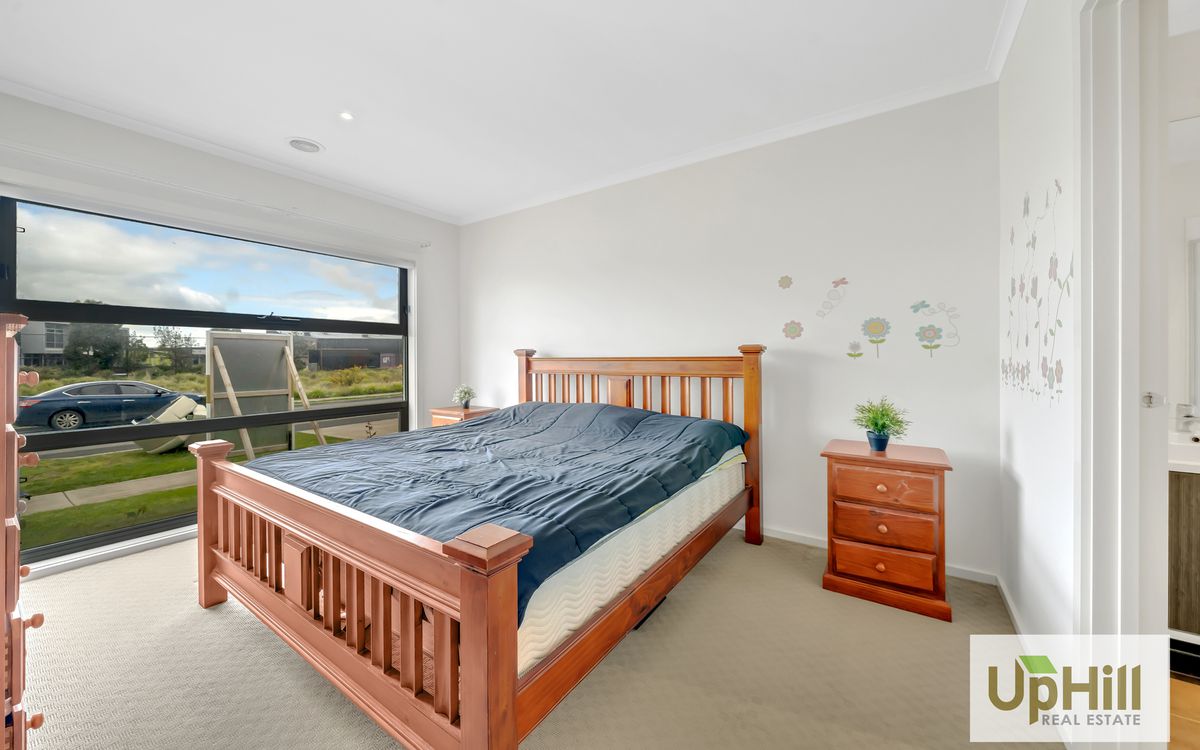 6 FERRARI DRIVE, Cranbourne East | Uphill Real Estate