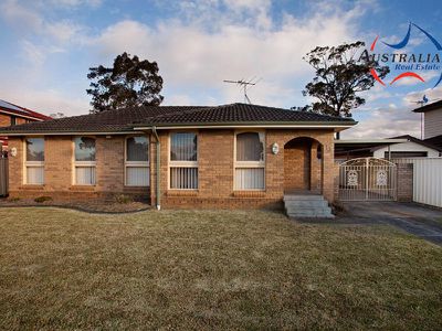 13 Alexandra Circuit, St Clair