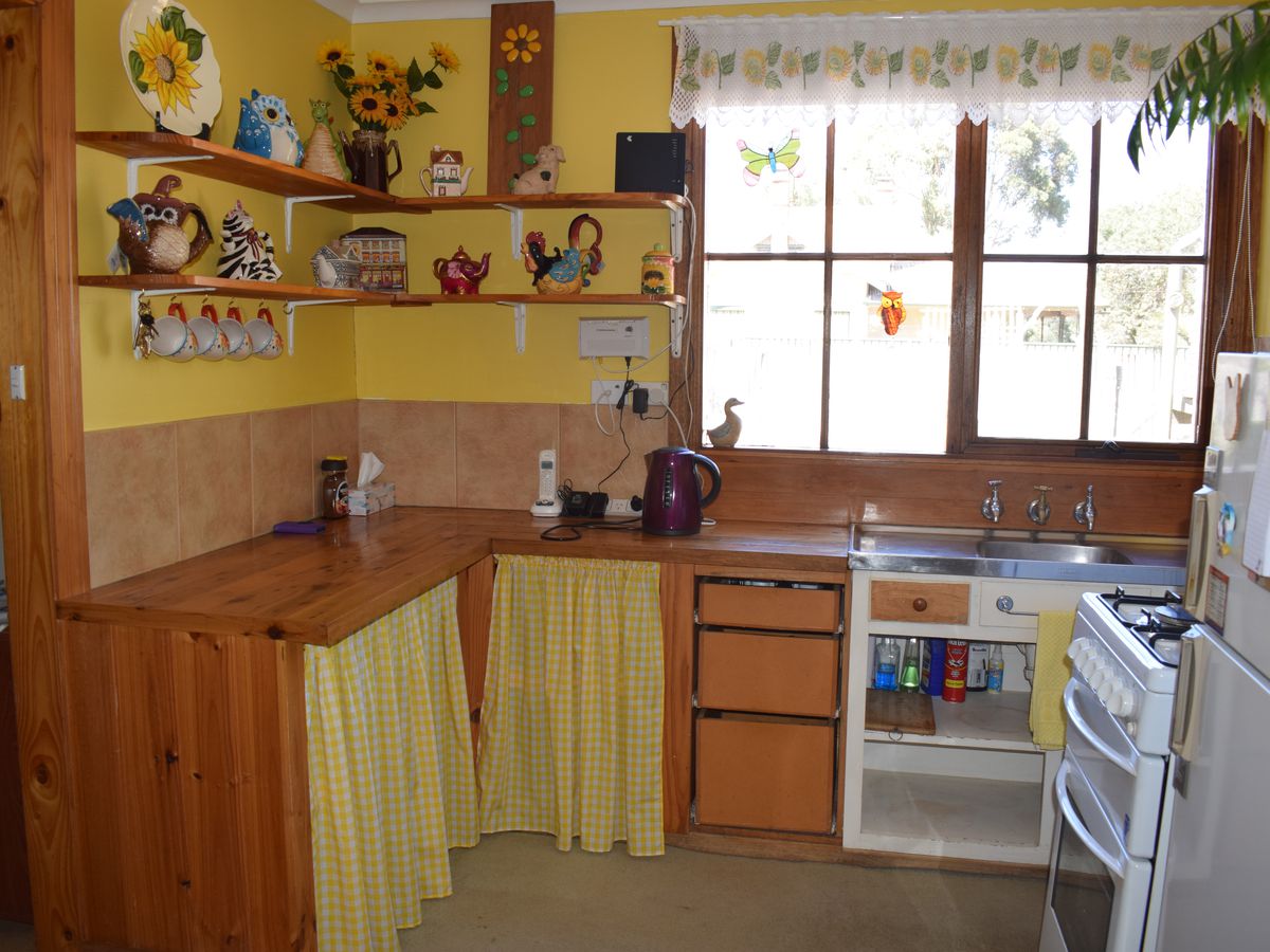 57 Grant Street North, Inglewood