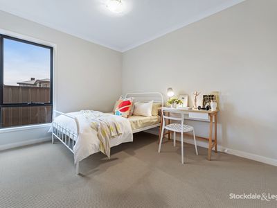 18 Featherwood Crescent, Craigieburn