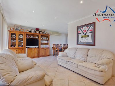 13 Eucumbene Place, St Clair