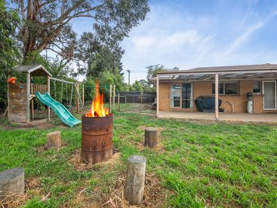 1 / 23  Reynolds Grove, Romsey