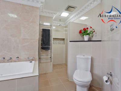 18 Strauss Road, St Clair