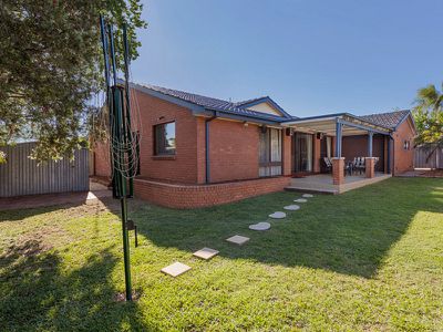 4 Raleigh Close, St Clair