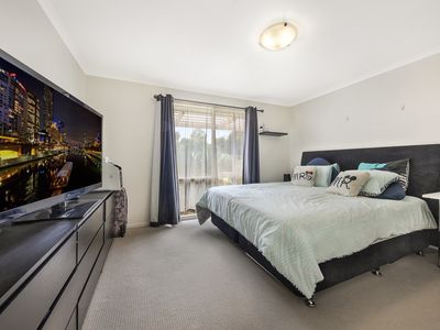 1 / 23  Reynolds Grove, Romsey