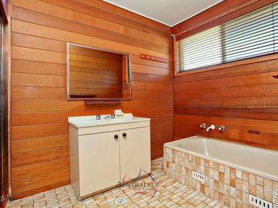 2 Barrallier Way, St Clair