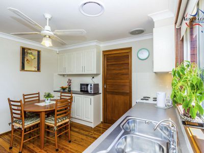 4 Mortimer Lewis Grove, St Clair