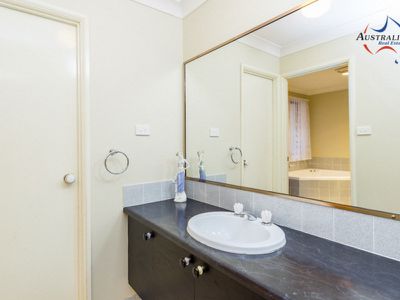 6 Nalong Street, St Clair